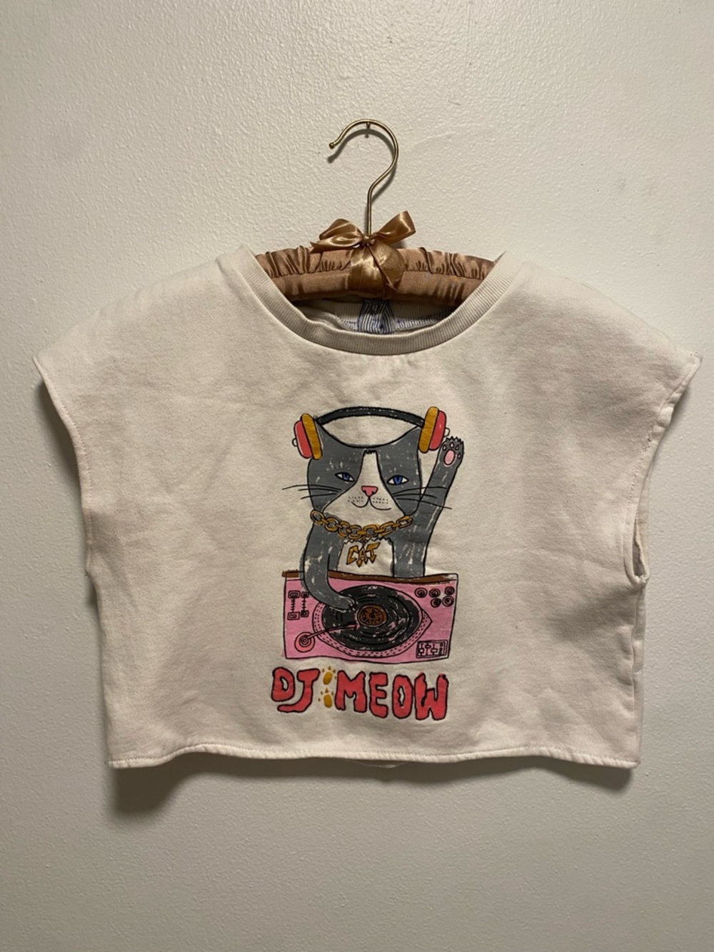 DJ Meow Graphic Crop Top. White. Street wear. Summer. Festival. Casual.